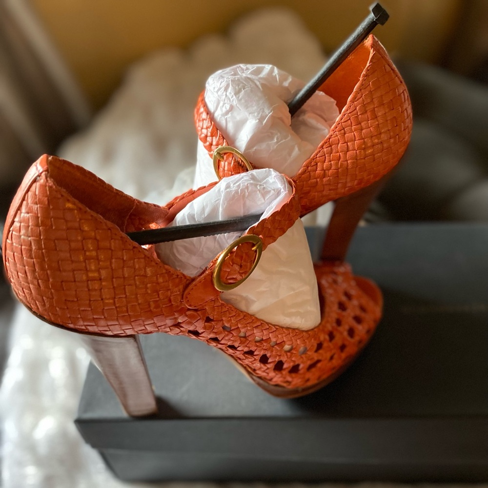BCBG MaxAzria Muria heels. Coral woven madras, size 7.5